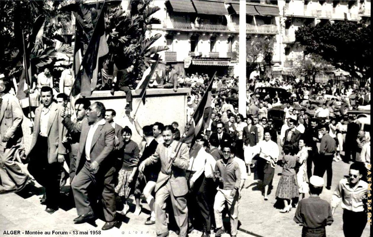 Alger - Montee au Forum - 13 mai 1958.jpg